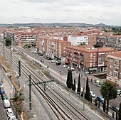 Dos asociaciones vecinales critican la «galáctica» estación: «Mantiene el muro de la vergüenza»