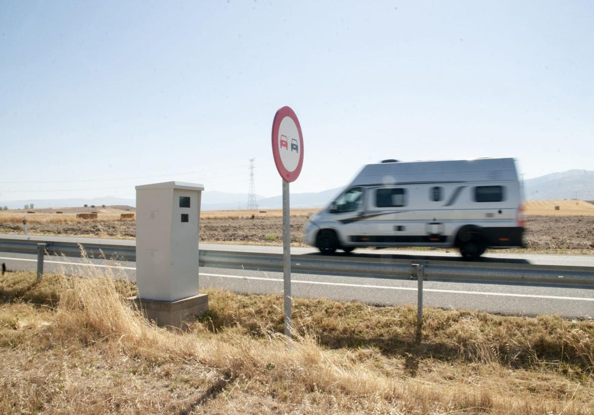 Tráfico impone una multa por exceso de velocidad en Segovia cada once minutos