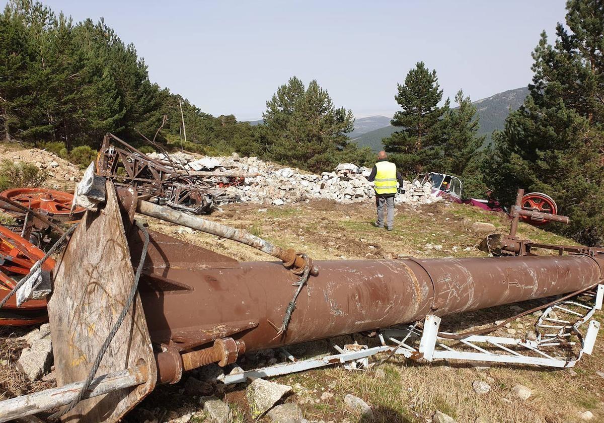 Imagen de archivo de demoliciones que se han ejecutado en el entorno de Navacerrada, en la sierra de Guadarrama.