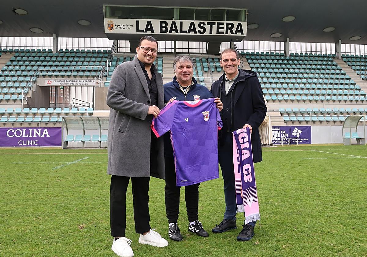 Sadok Moumni, Miguel Ángel Miñambres y Paulino Martínez, este miércoles en La Balastera.