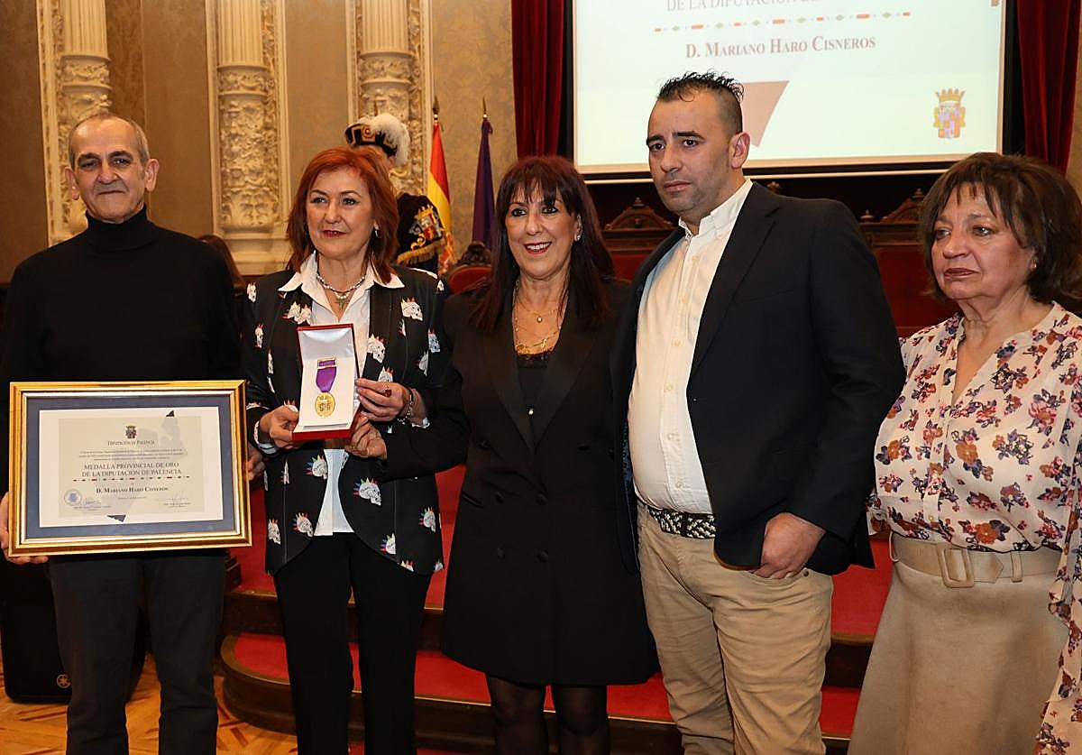 Palencia homenajea al atleta Mariano Haro con la Medalla de Oro a título póstumo