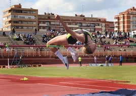 Aitana Alonso, en una competición de la Feria Chica.