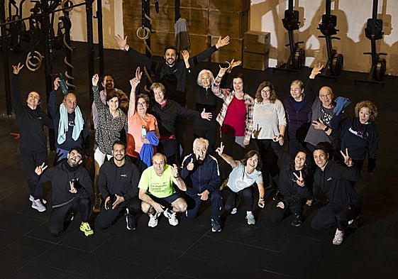 Grupo de mayores que hacen crossfit en Al Cuadrado.