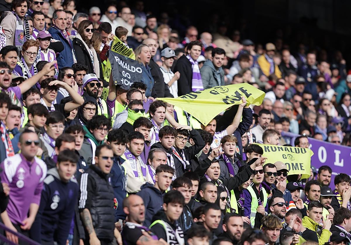 Aficionados del Real Valladolid en las gradas de Zorrilla en el choque de hace dos jornadas frente al Sevilla.