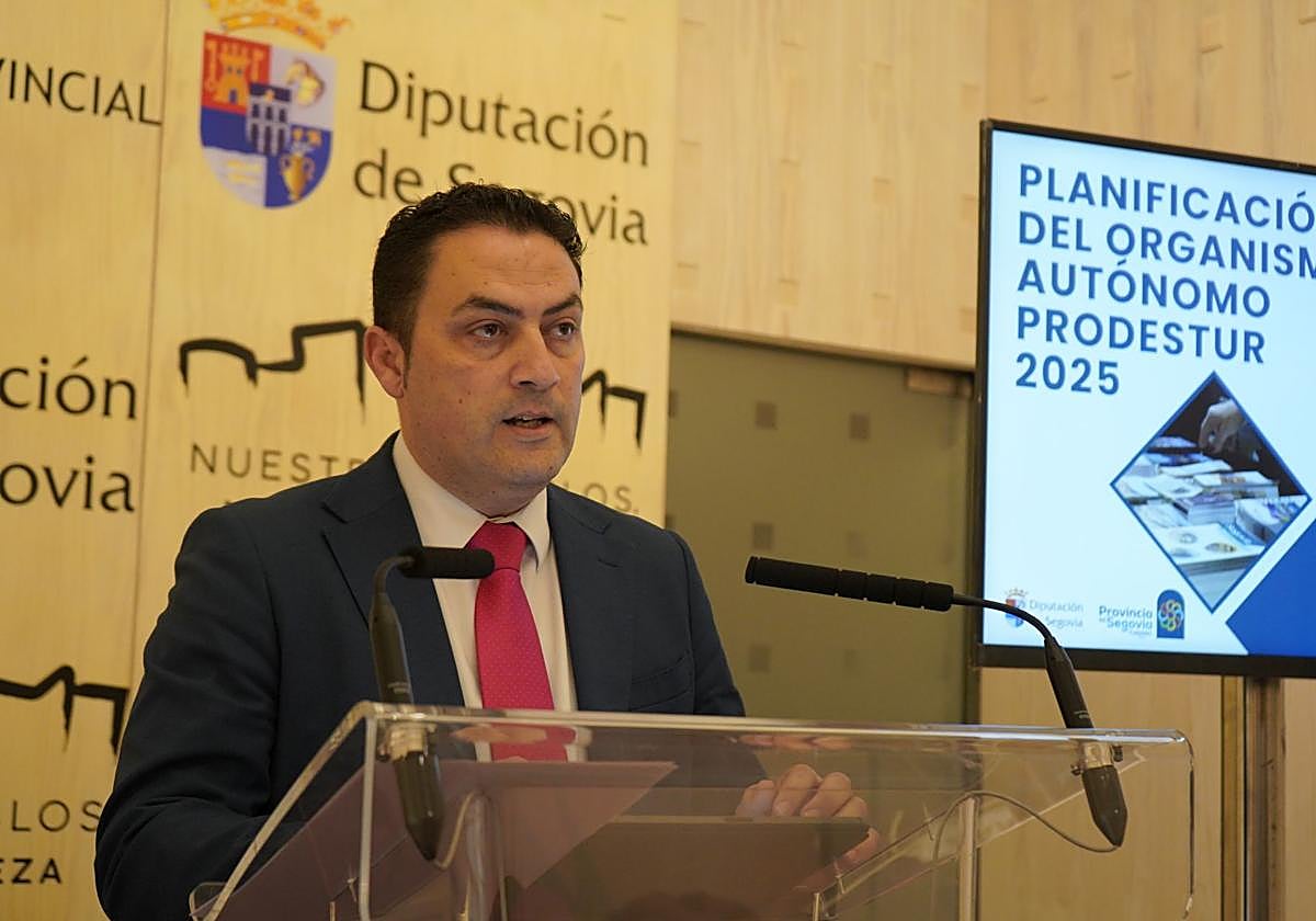 Javier Figueredo, durante la presentación de las actuaciones previstas por Prodestur en 2025.