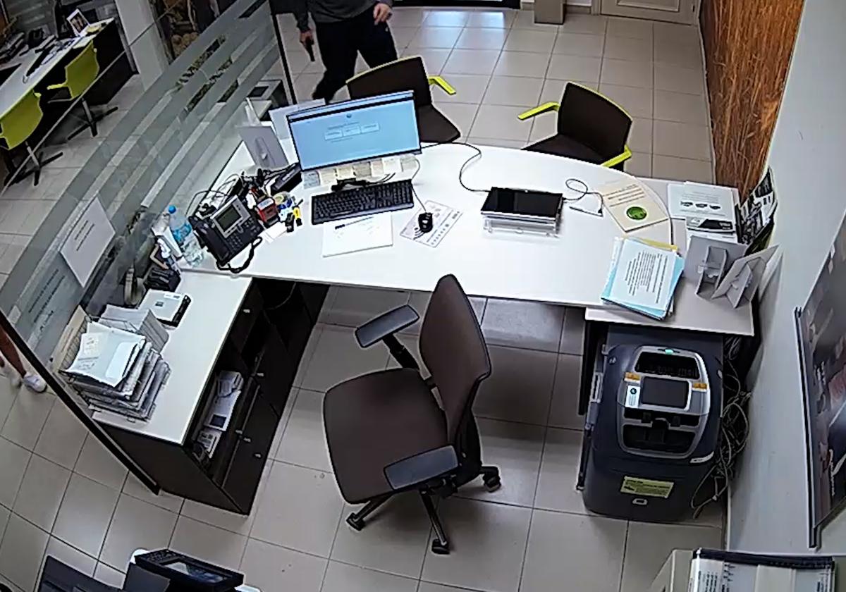 Detenido el grupo que atracó a punta de pistola un banco en un pueblo de Segovia