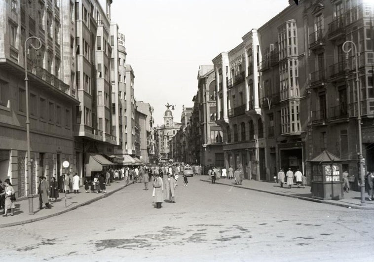 La calle Santiago de Valladolid en los años 50.