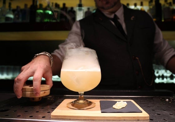 El Penicilin MX, un toque ahumado y mexa a un clásico de la coctelería