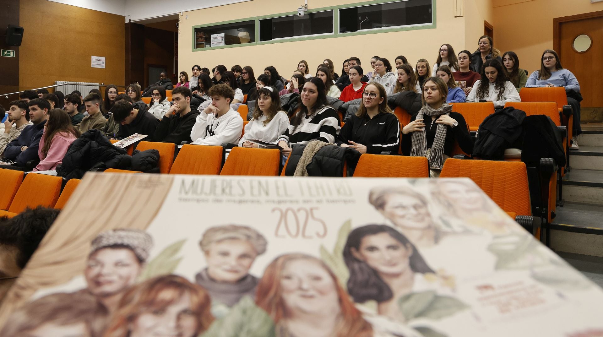 Presentación del calendario &#039;Mujeres en el teatro&#039; del campus de Palencia