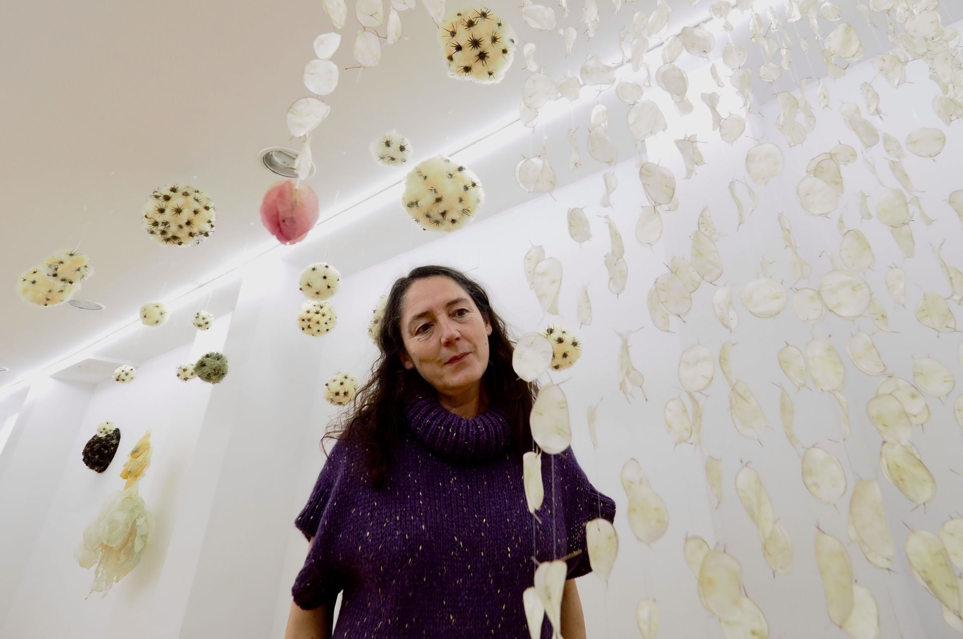 La nueva exposición de arte inspirada en Hadas y Monstruos en imágenes