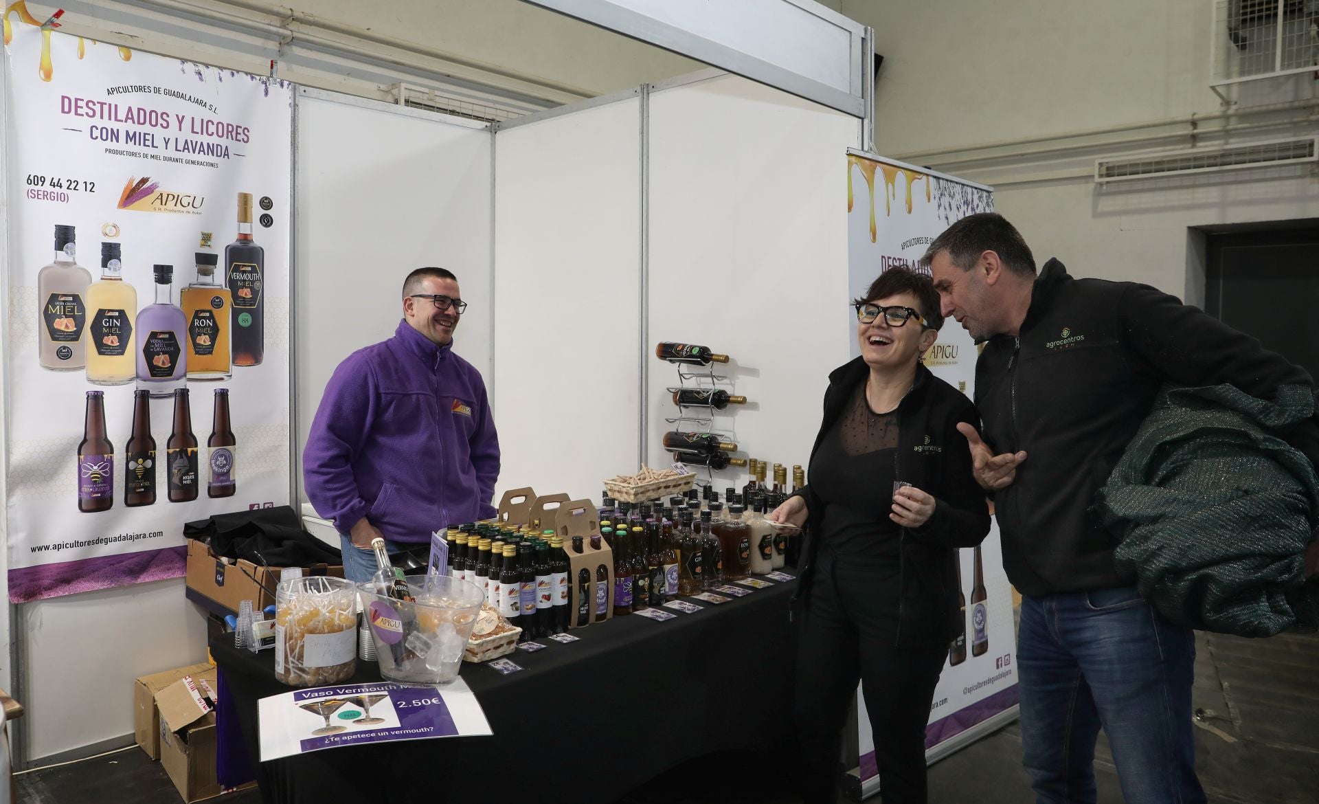 Así es la VI Feria Apícola de Castilla y León en Palencia