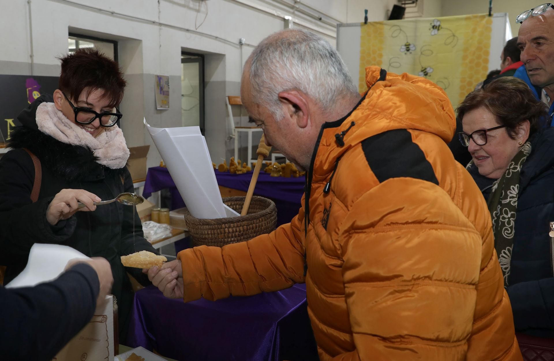 Así es la VI Feria Apícola de Castilla y León en Palencia