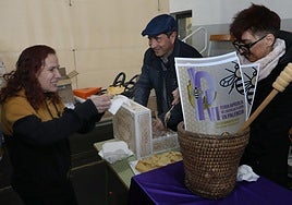 Así es la VI Feria Apícola de Castilla y León en Palencia