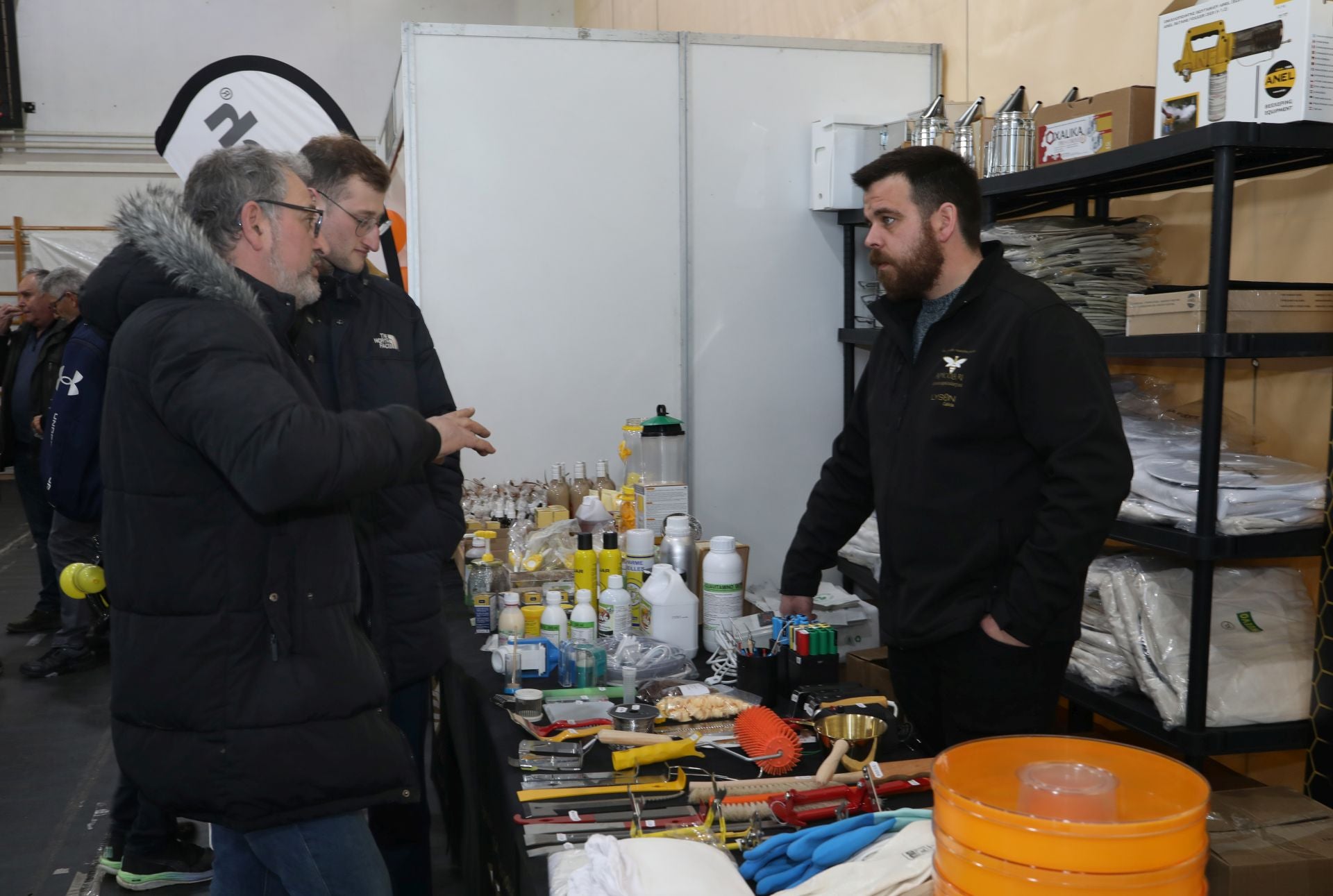 Así es la VI Feria Apícola de Castilla y León en Palencia