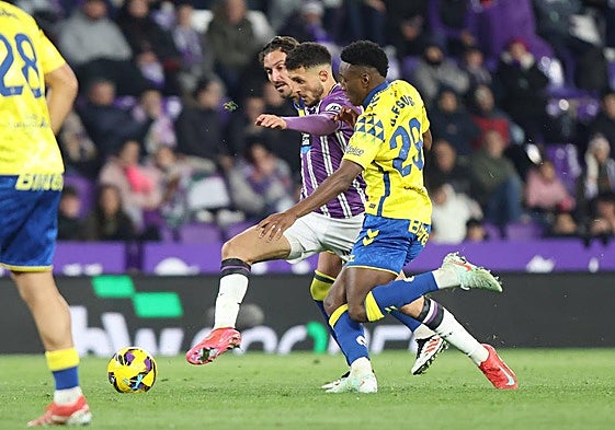 Imágenes del Real Valladolid - UD Las Palmas disputado este viernes en Zorrilla