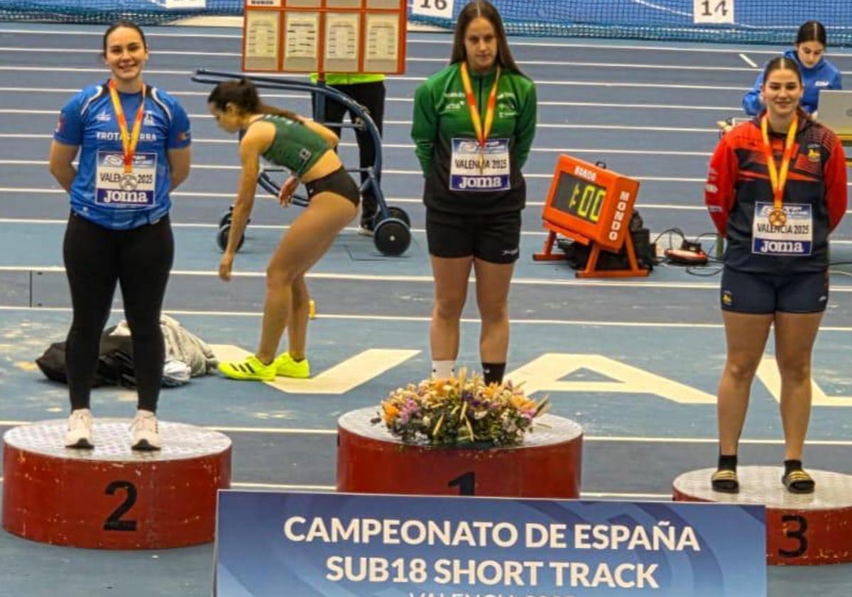 Imagen principal - Castilla y León suma siete medallas en el Nacional sub-18 de Valencia