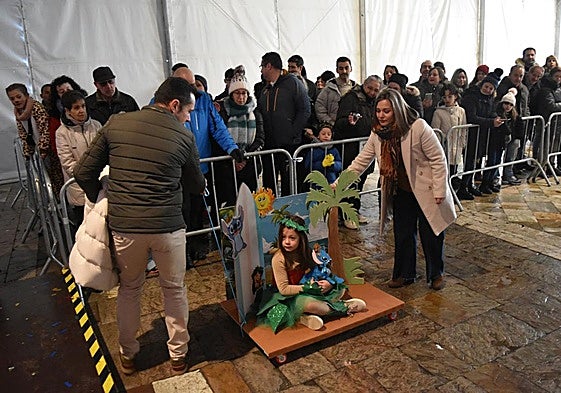 Desfile de mascostas disfrazadas en Aguilar