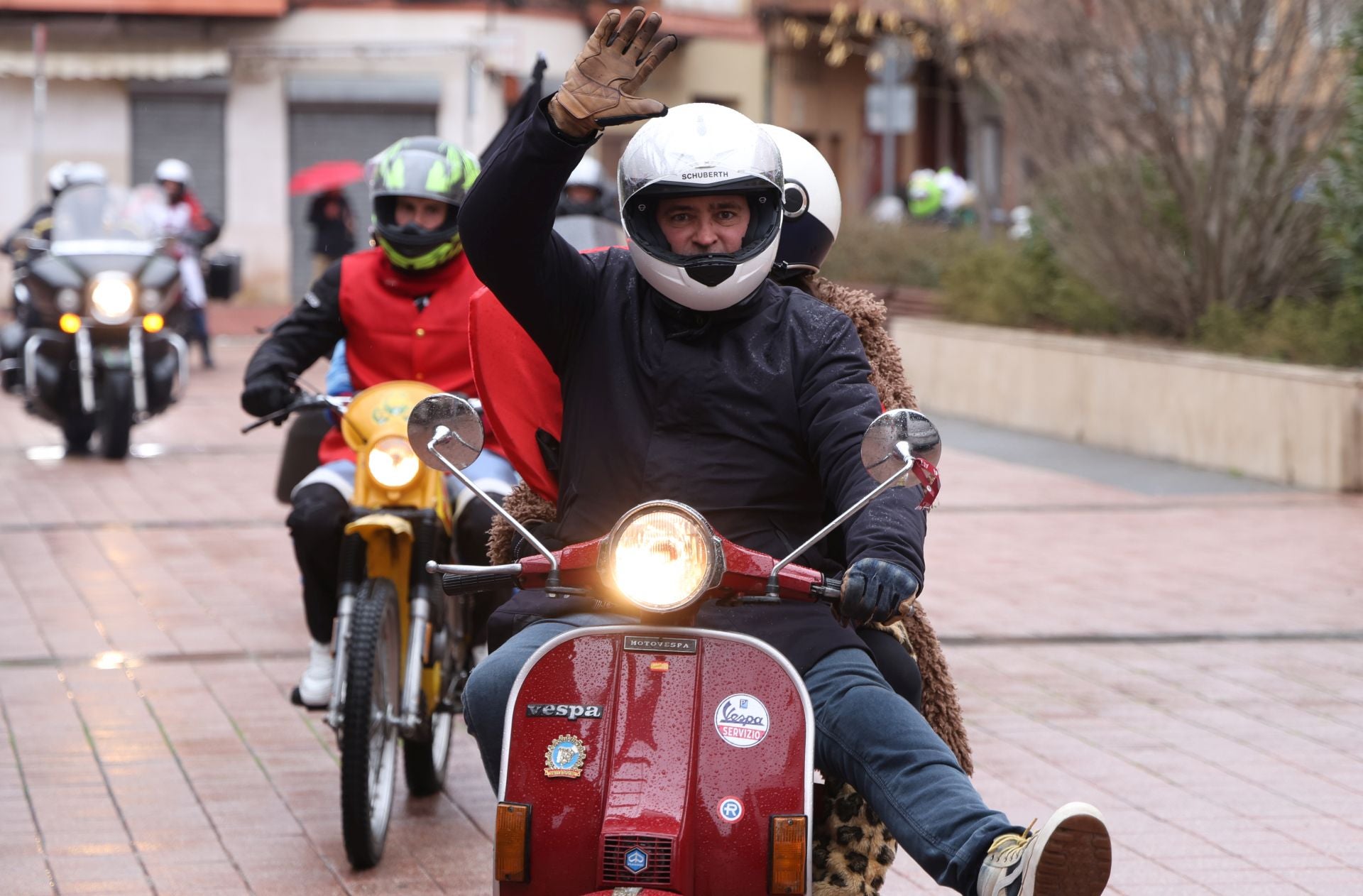 Desfile de motos en la plaza Gutiérrez Semprún