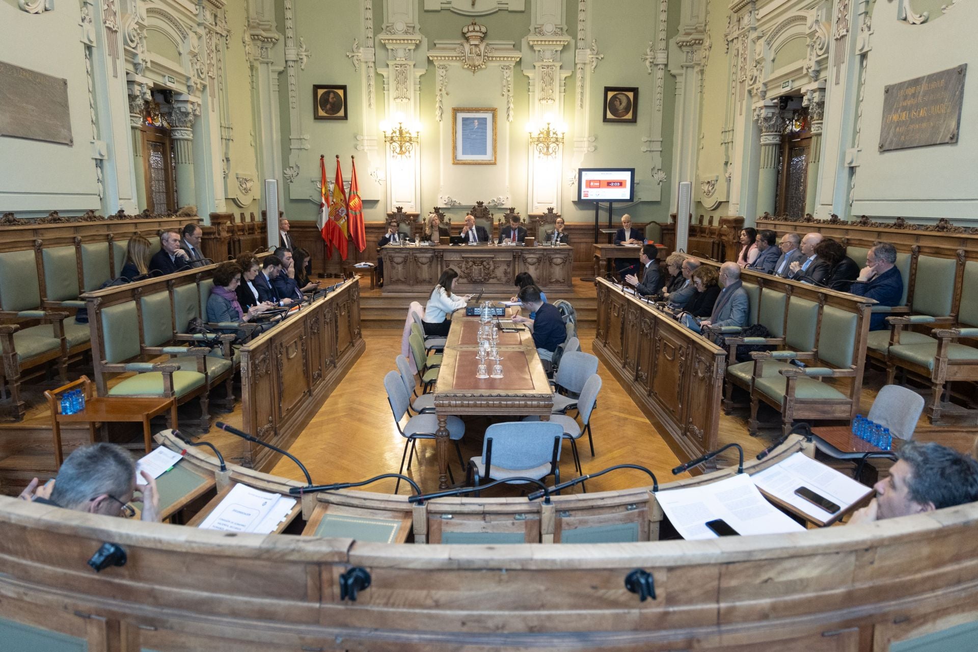 Pelea por las cuentas: el PSOE acusa la merma de ahorros y el PP replica que reduce deuda