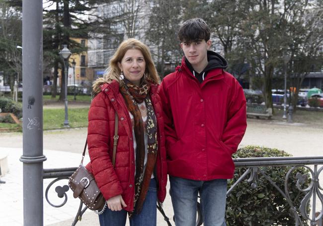 Anabel Calderón y su hijo Ángel de la Parte, que hizo la comunión en 2020
