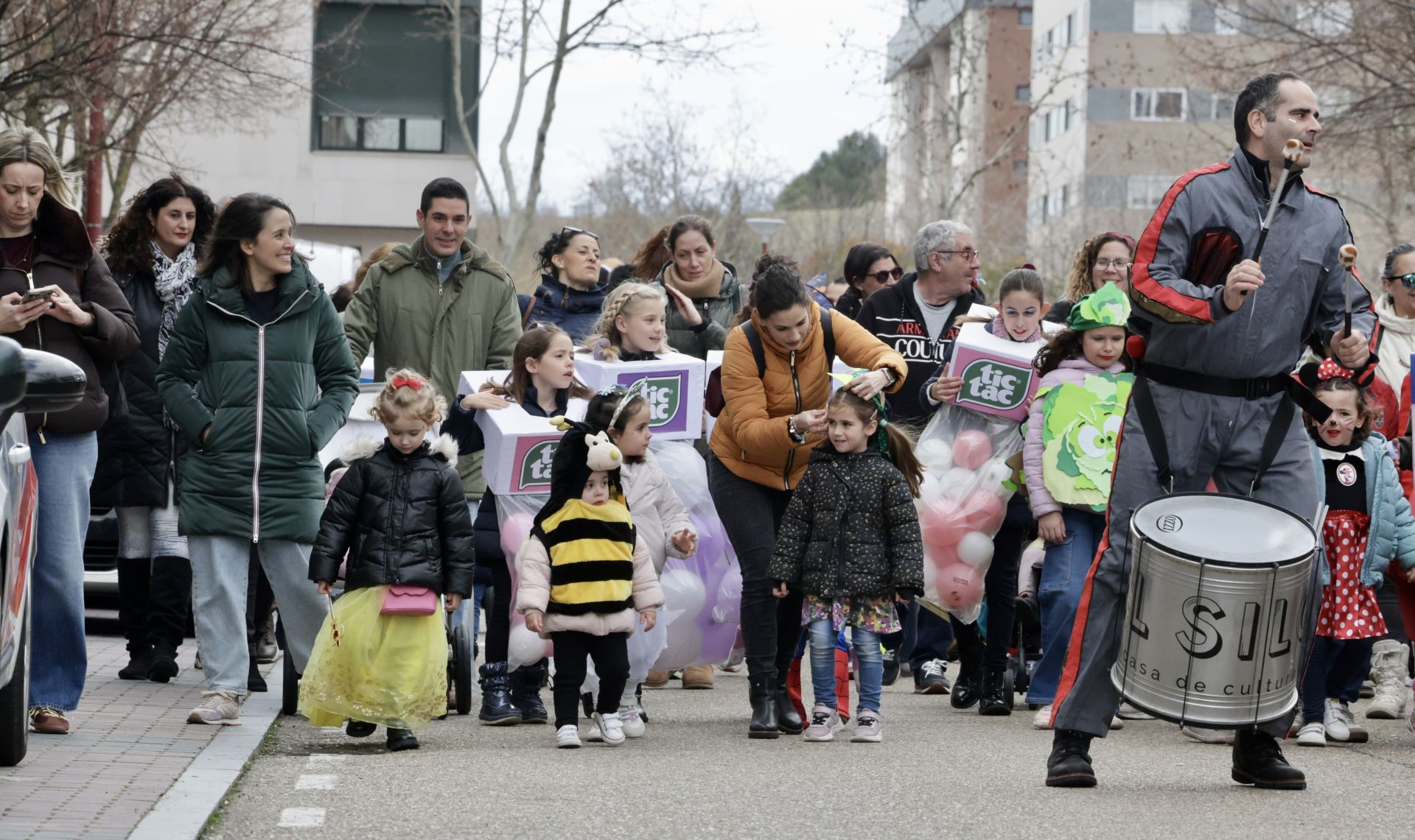 Desfile de Carnaval por los barrios de Villa de Prado, Huerta de Rey y Girón