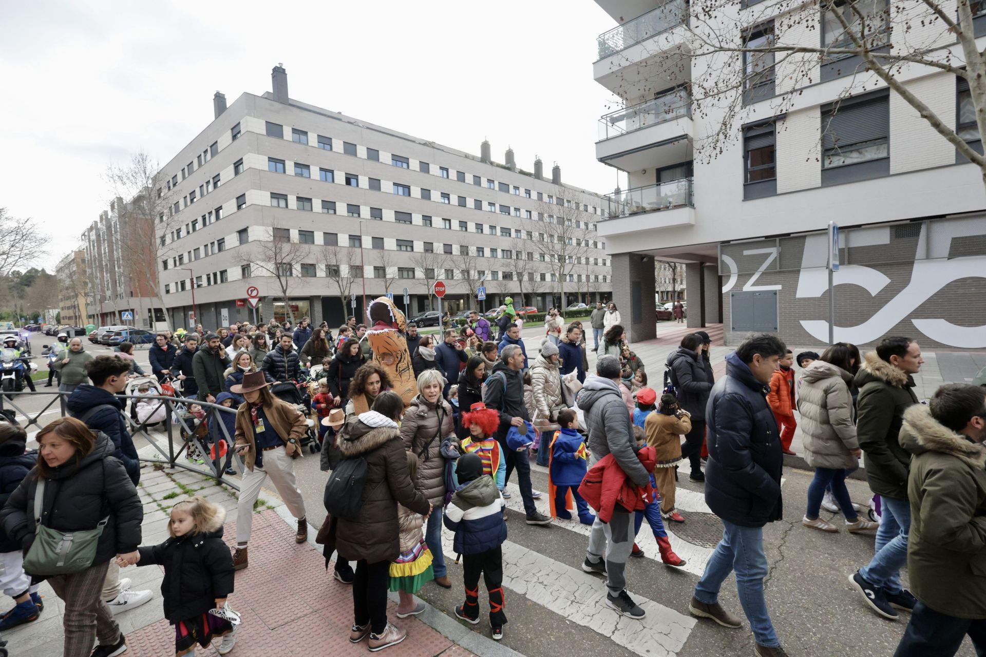 Desfile de Carnaval por los barrios de Villa de Prado, Huerta de Rey y Girón