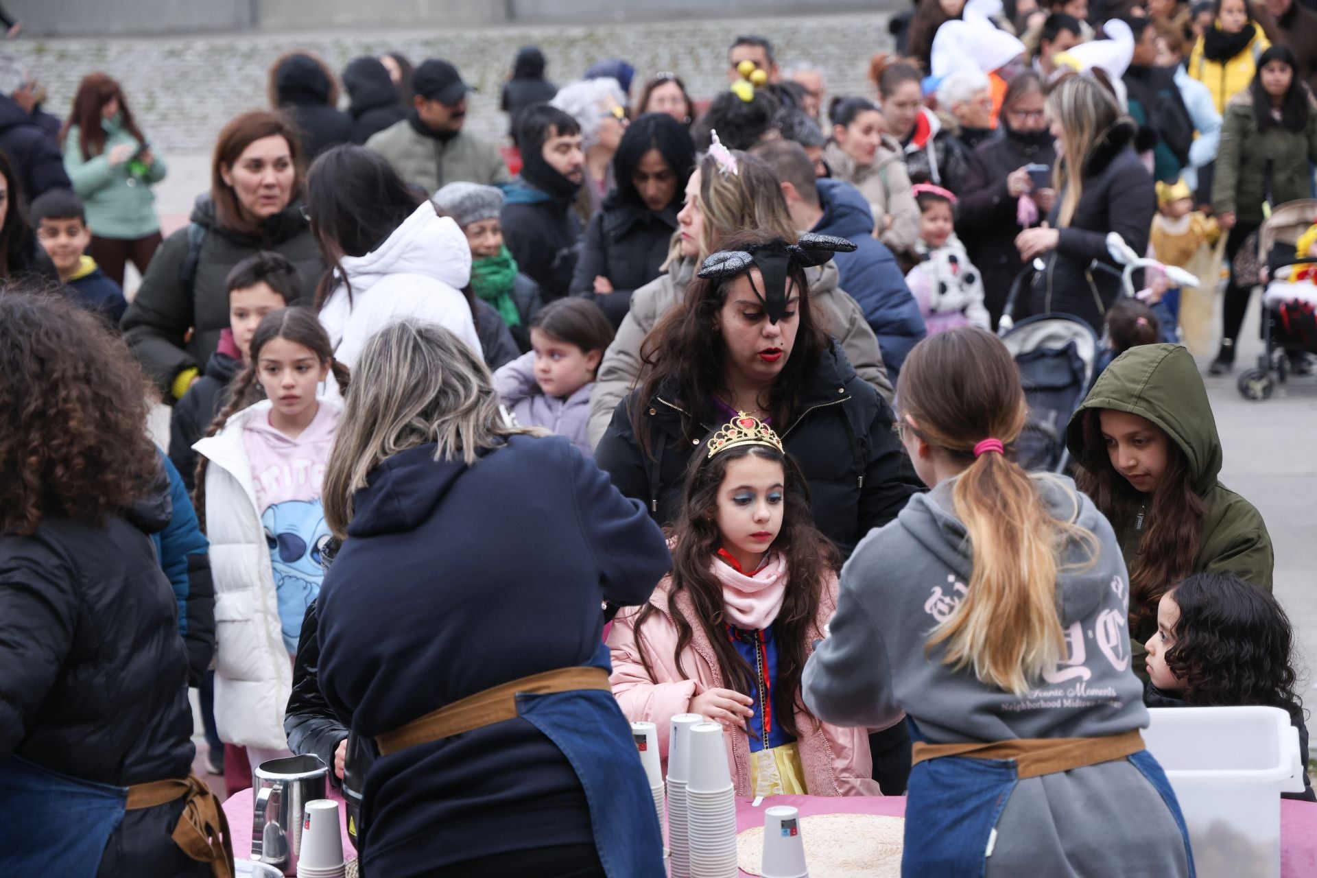 Concurso de disfraces y chocolatada en Pajarillos