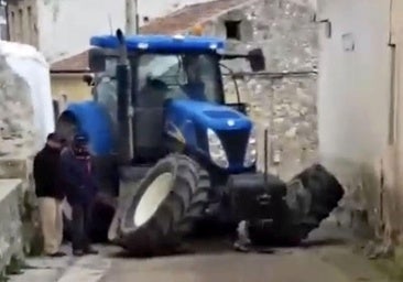 Roban un tractor en un pueblo de Segovia, lo estrellan y escapan por el río