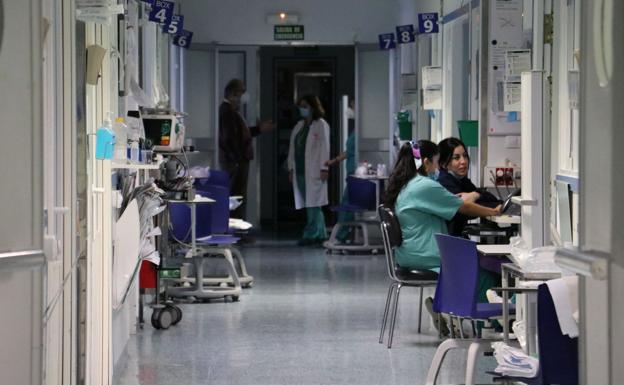 Pasillos de la Uci médica del Hospital Clínico.