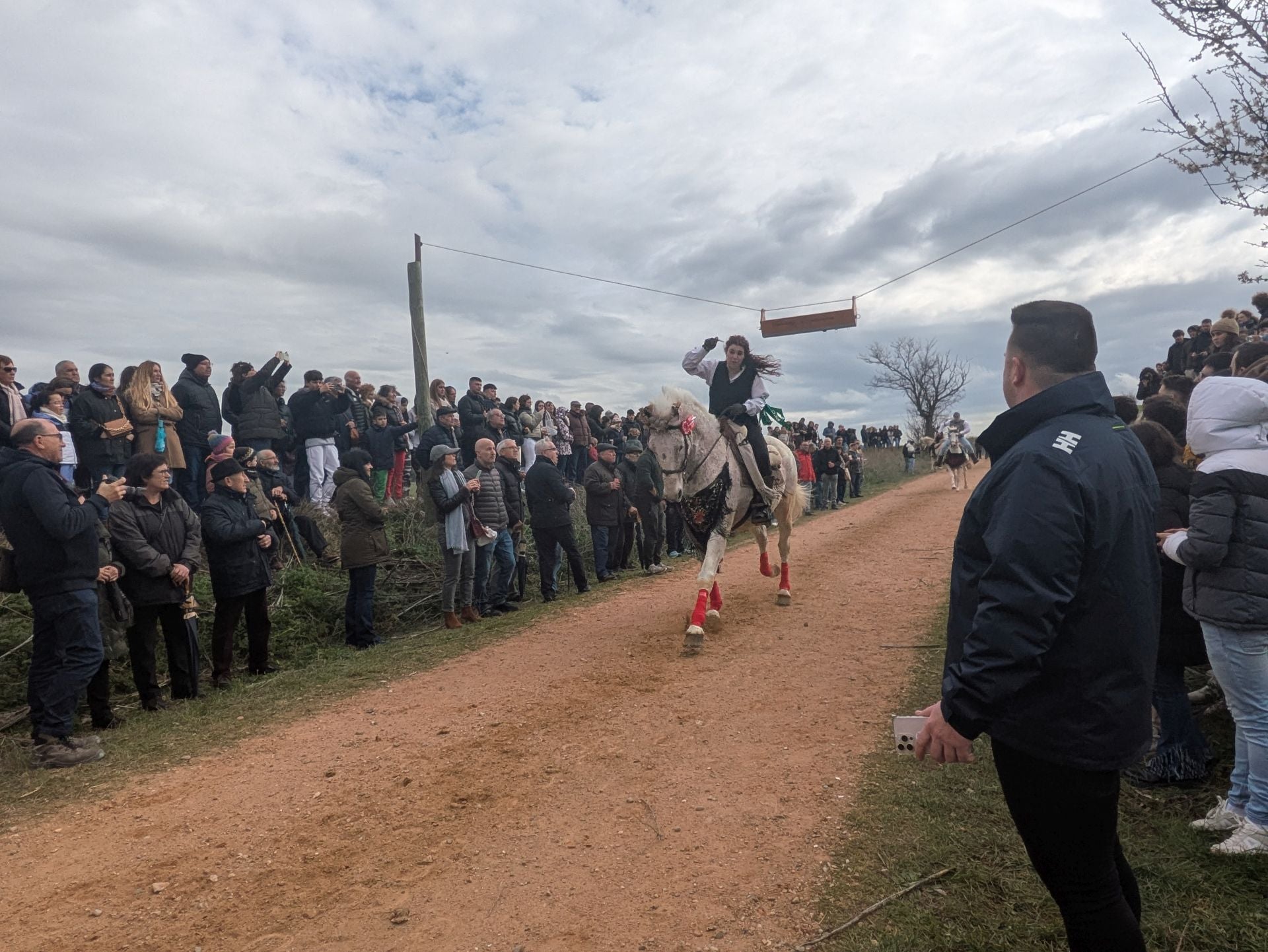 Carrera de cintas a caballo en Torrelobatón