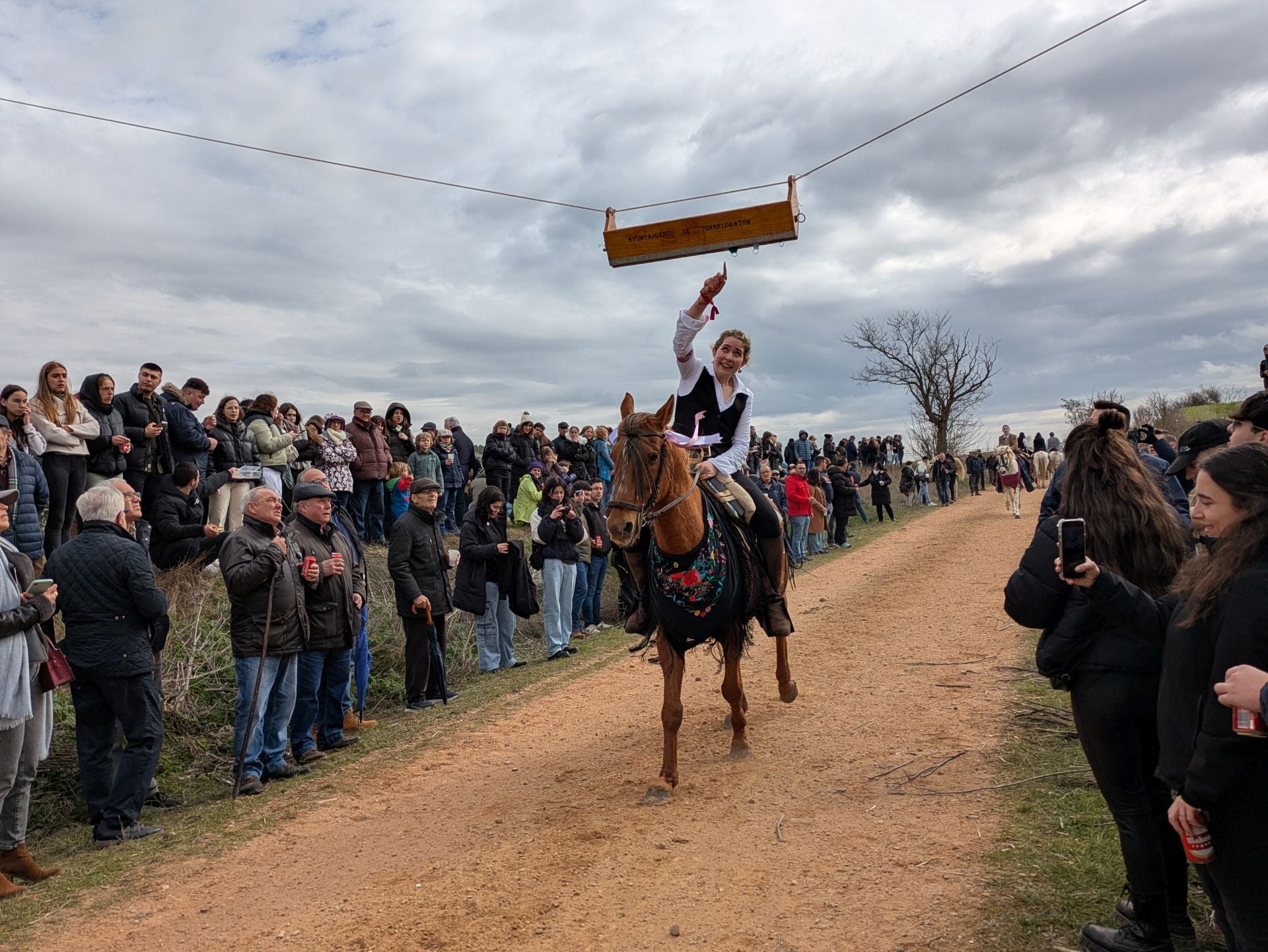 Carrera de cintas a caballo en Torrelobatón