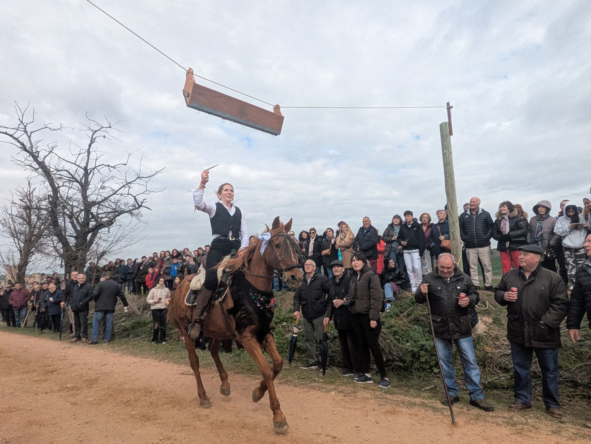Carrera de cintas a caballo en Torrelobatón