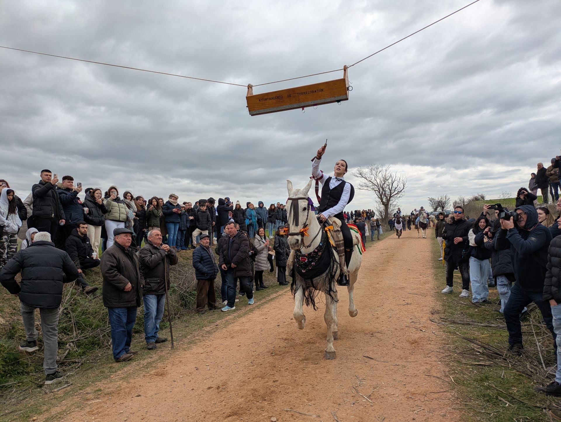 Carrera de cintas a caballo en Torrelobatón