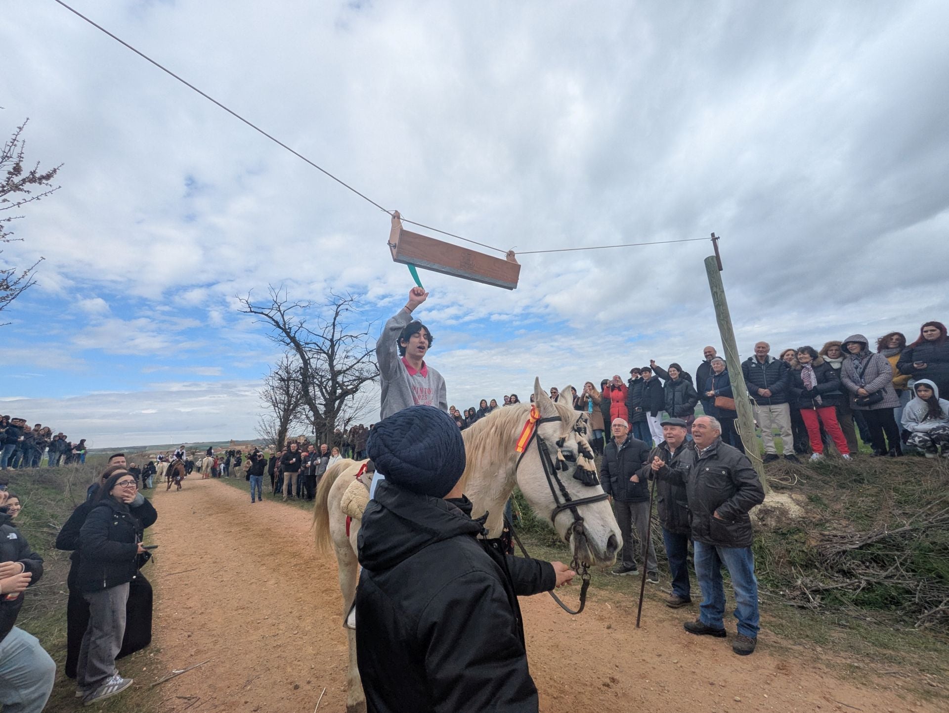 Carrera de cintas a caballo en Torrelobatón