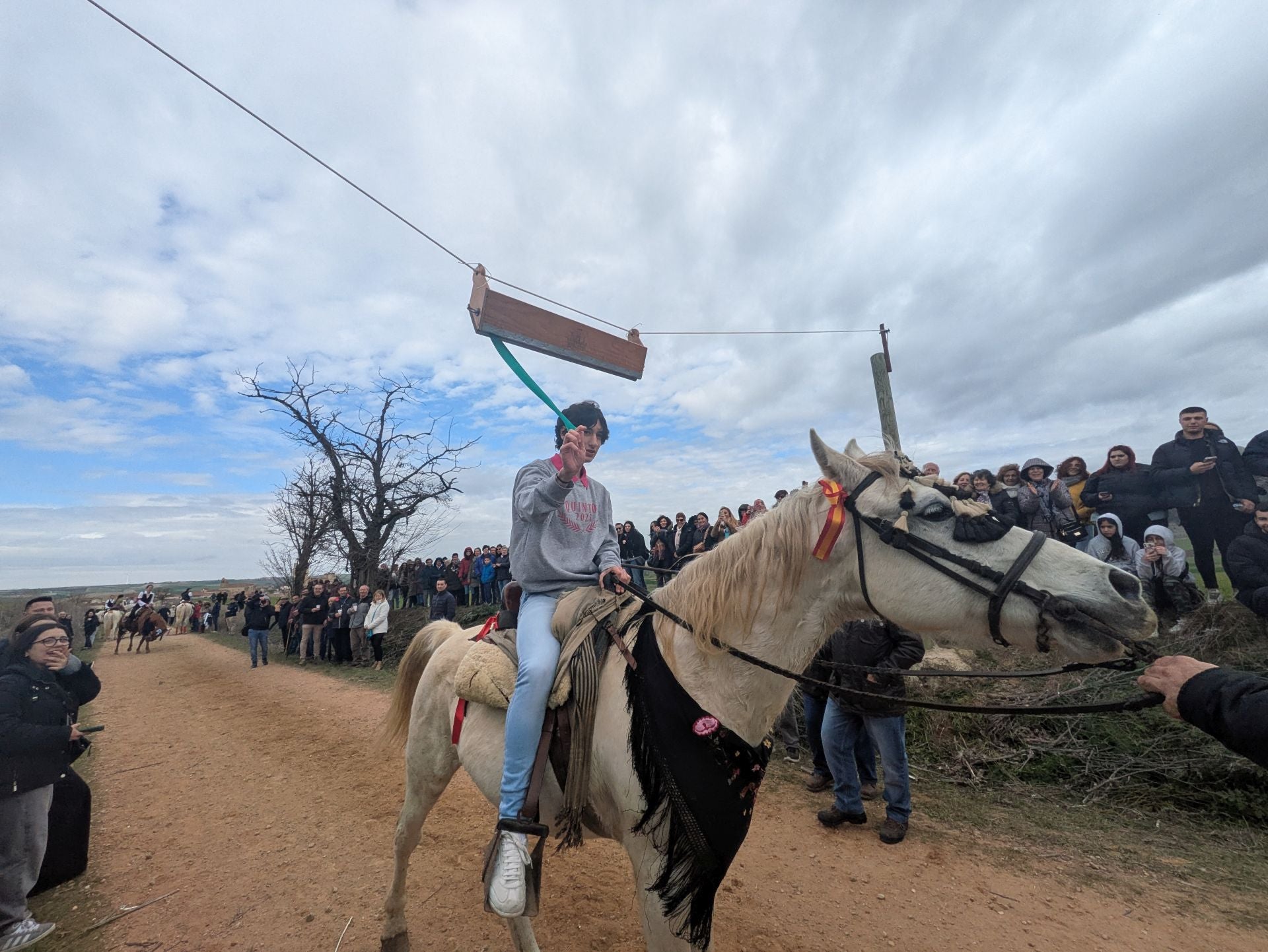 Carrera de cintas a caballo en Torrelobatón