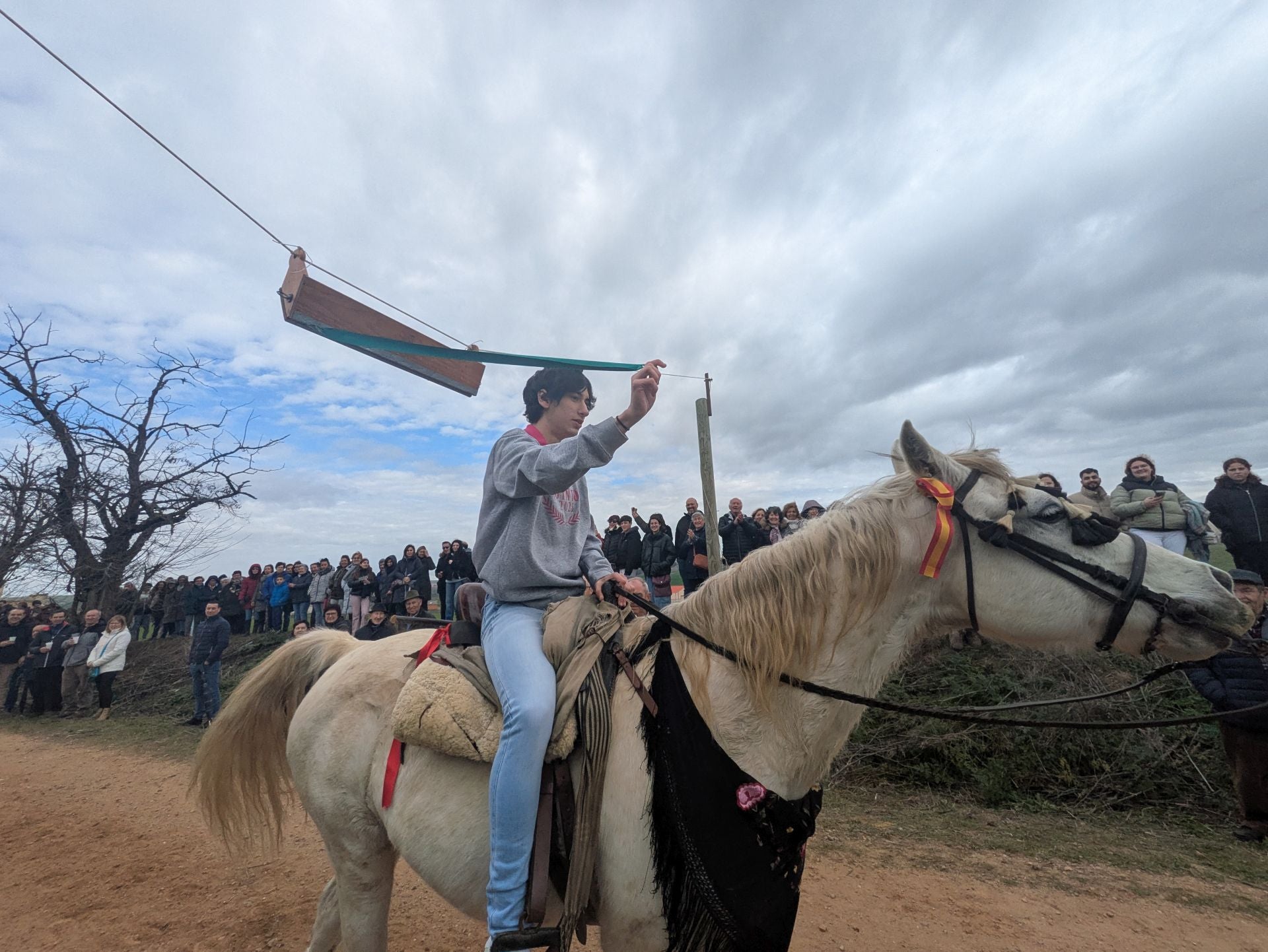 Carrera de cintas a caballo en Torrelobatón