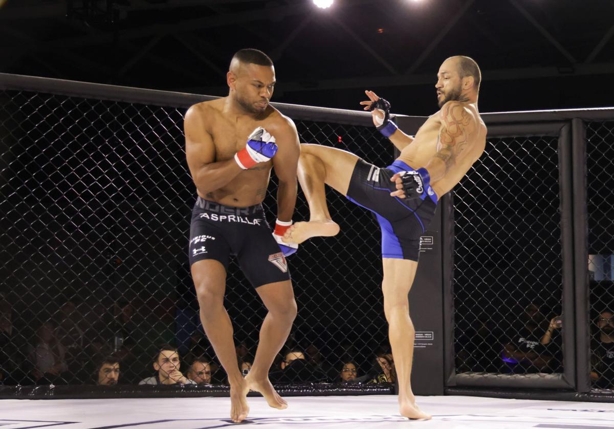 Los combates de MMA vuelven al polideportivo Pilar Fernández Valderrama