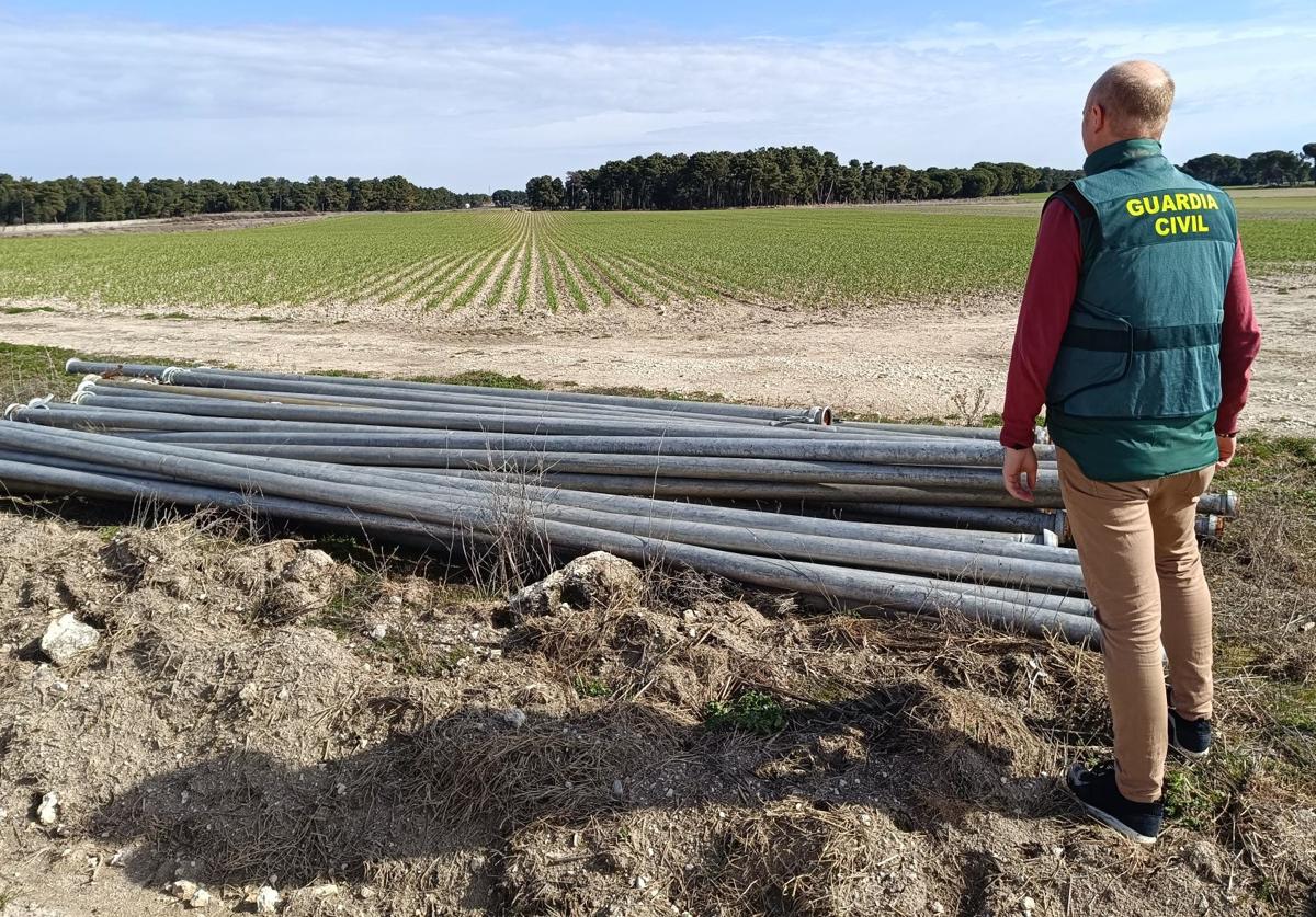 Investigado un vecino de Valladolid por hurtar 600 tubos de regadío en Cuéllar