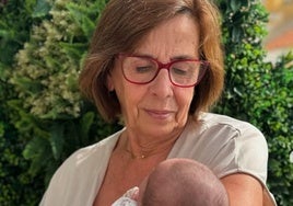 Merchi con su nieta.