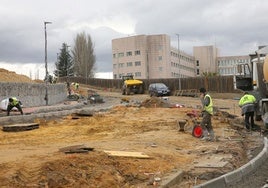 Obras de urbanización de la ampliación del Hospital General de Segovia.
