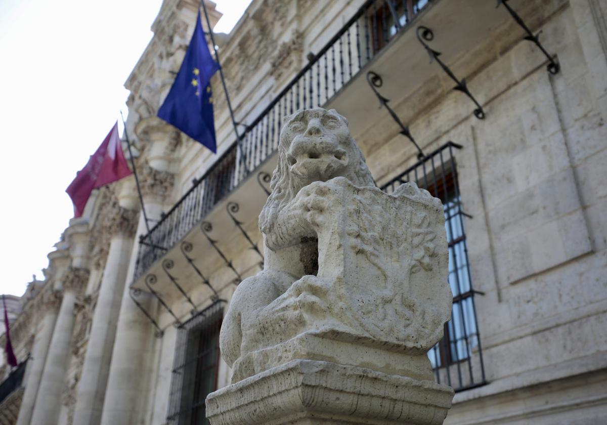 La fachada de la facultad de Derecho de la Universidad de Valladolid, en una imagen de archivo.