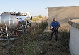 Abastecimiento de agua con cisterna en Villasarracino.