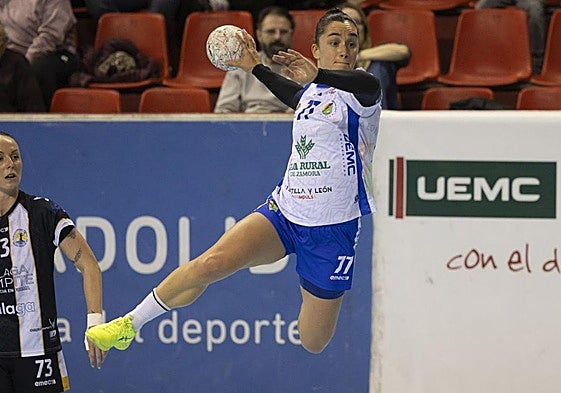 Amaia González de Garibay, en el encuentro ante el Costa del Sol Málaga en Huerta del Rey.