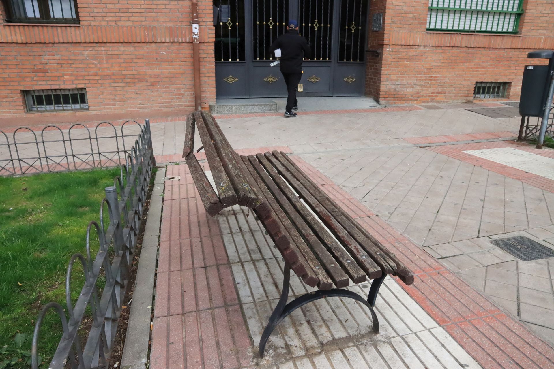 Los desperfectos de Santa Teresa-Puente de Hierro, en imágenes