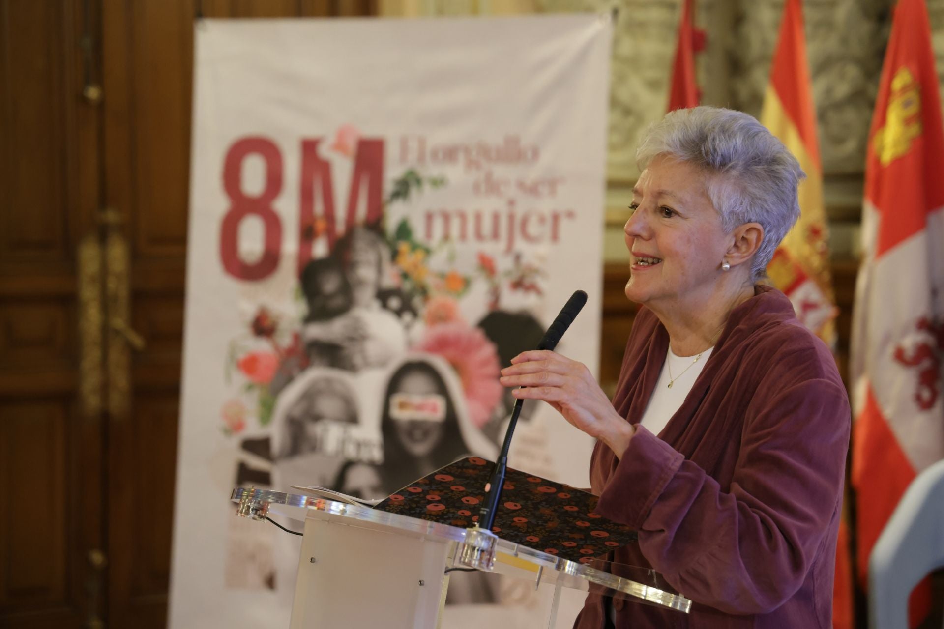 Anna Caballé, durante su conferencia en el Ayuntamiento de Valladolid.