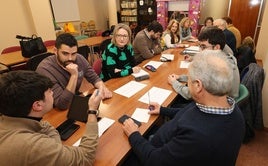 Reunión de la nueva directiva de San Juanillo, con el joven Mario Martínez como presidente.