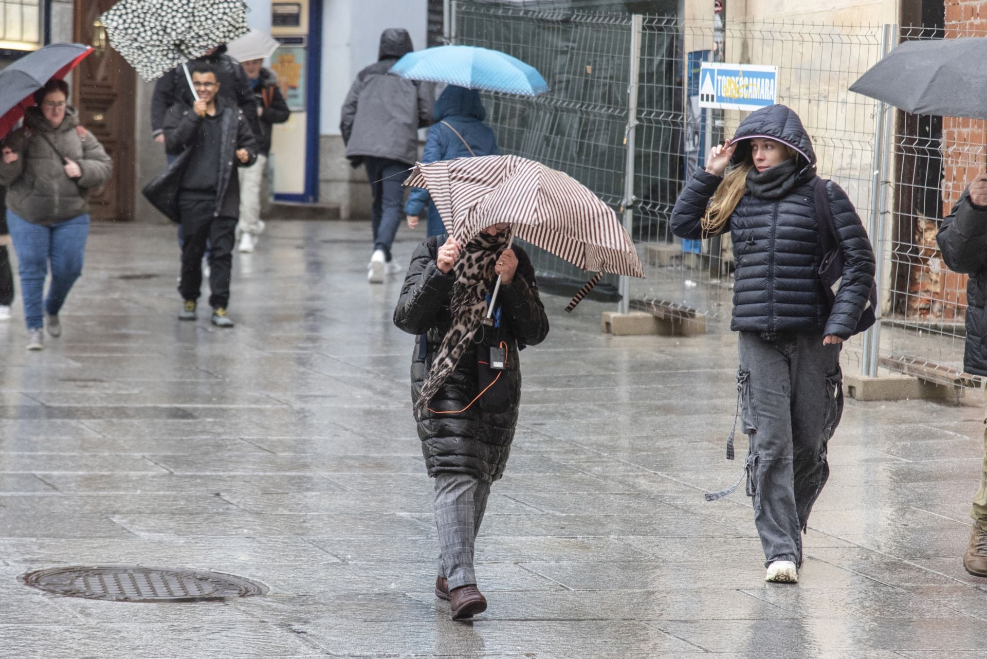 Fotos: el viento y la lluvia llegan a Segovia