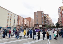 Concentración convocada por la Red Delicias con motivo del 8-M, este sábado por la mañana en la plaza del Carmen.