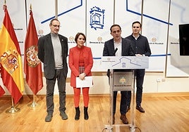 El presidente, Conrado Íscar, interviene antes de la lectura del manifiesto por el Día Internacional de la Mujer.