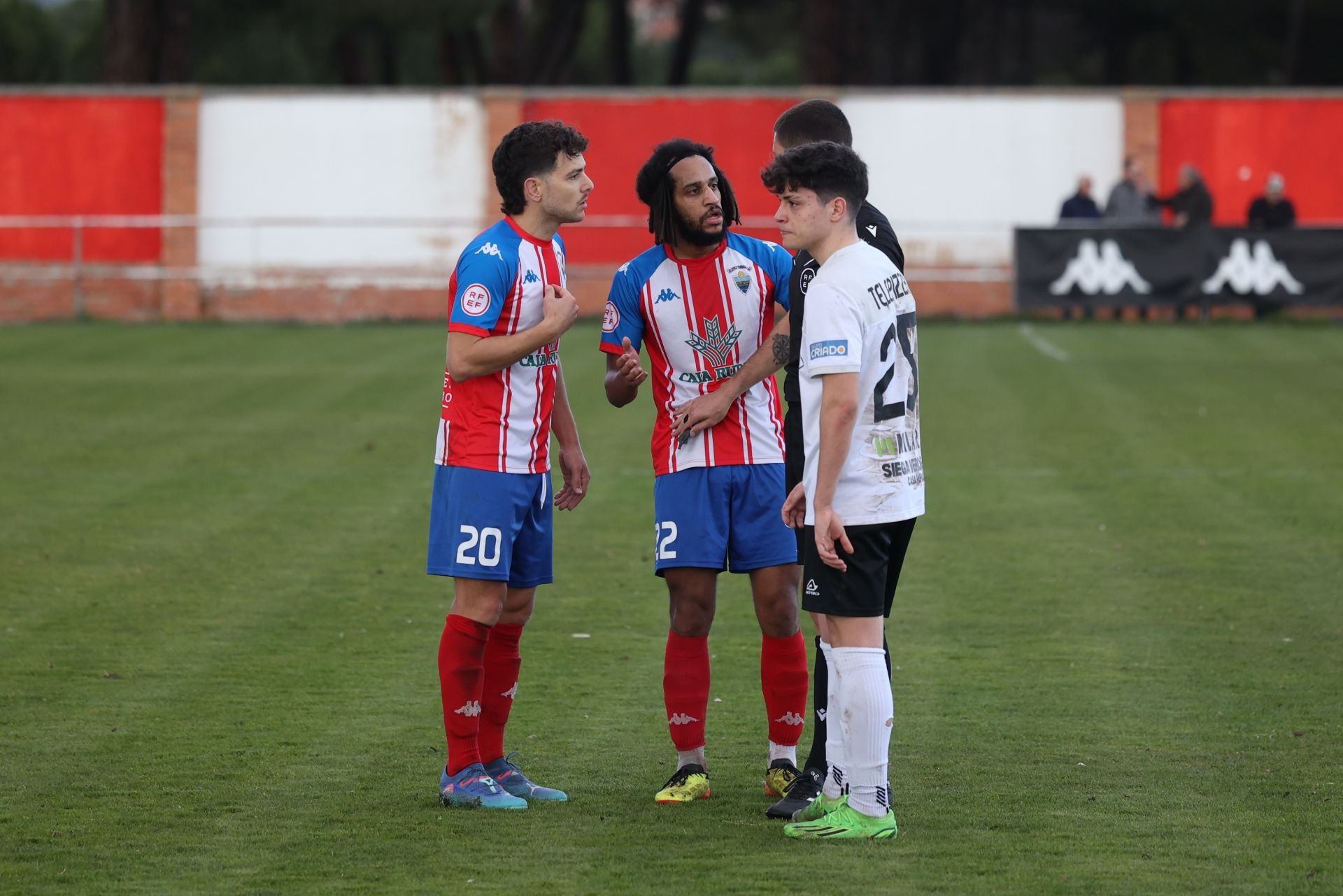 Las imágenes del triunfo del Tordesillas frente al Ciudad Rodrigo por dos goles